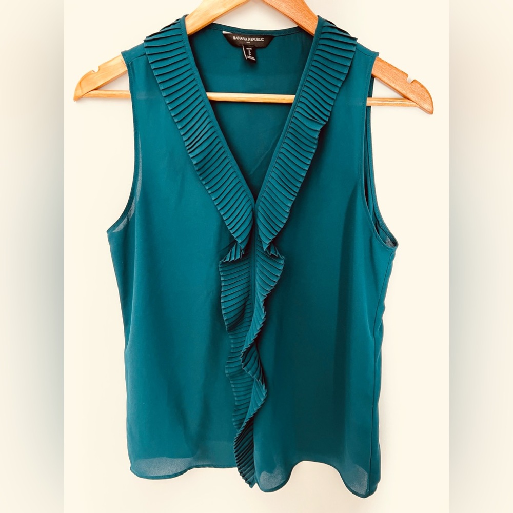 Beautiful Banana Republic blouse, size S petite